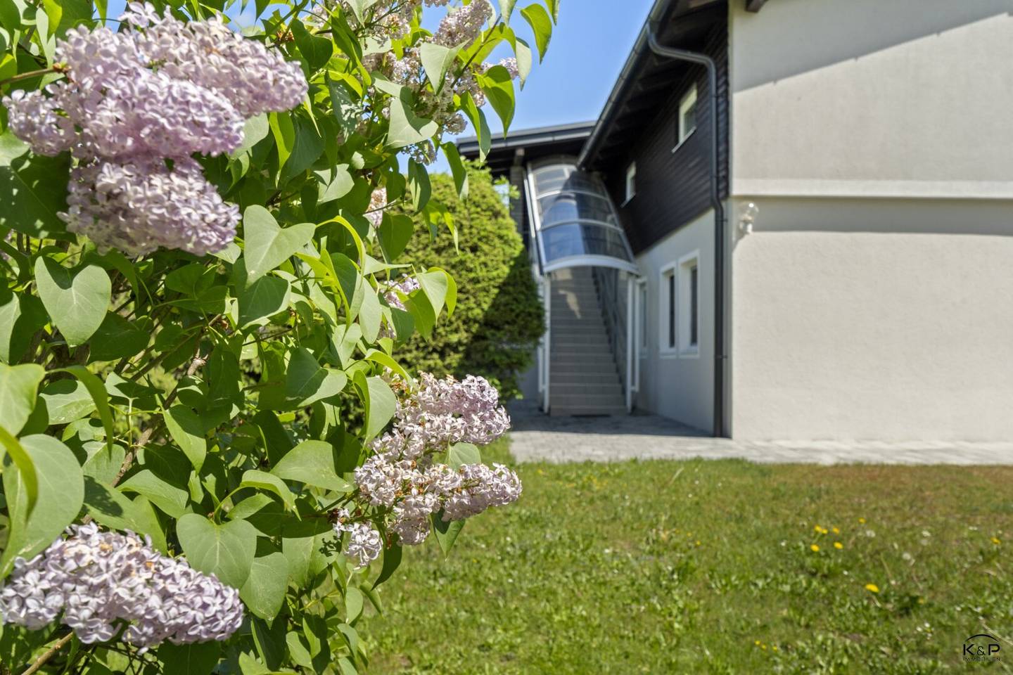 Attraktives Renditeobjekt mit vermieteten Wohneinheiten & Gewerbeeinheit in Rosegg