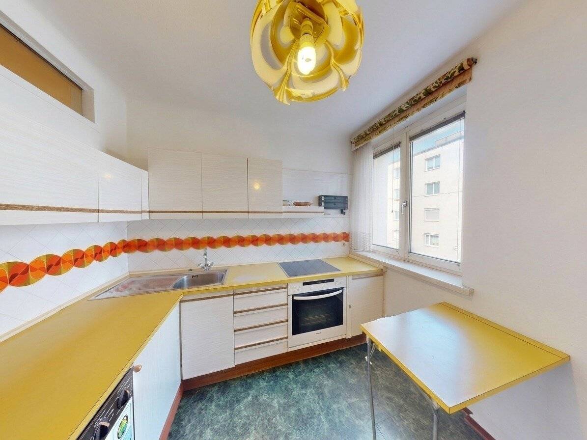 Beautiful 4-room apartment in the recently renovated Zanthof! Rent-free rent upon rental!