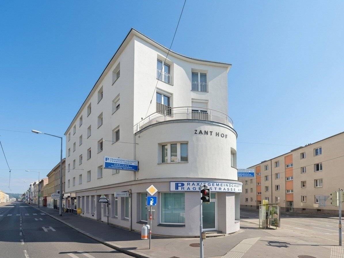 Beautiful 4-room apartment in the recently renovated Zanthof! Rent-free rent upon rental!