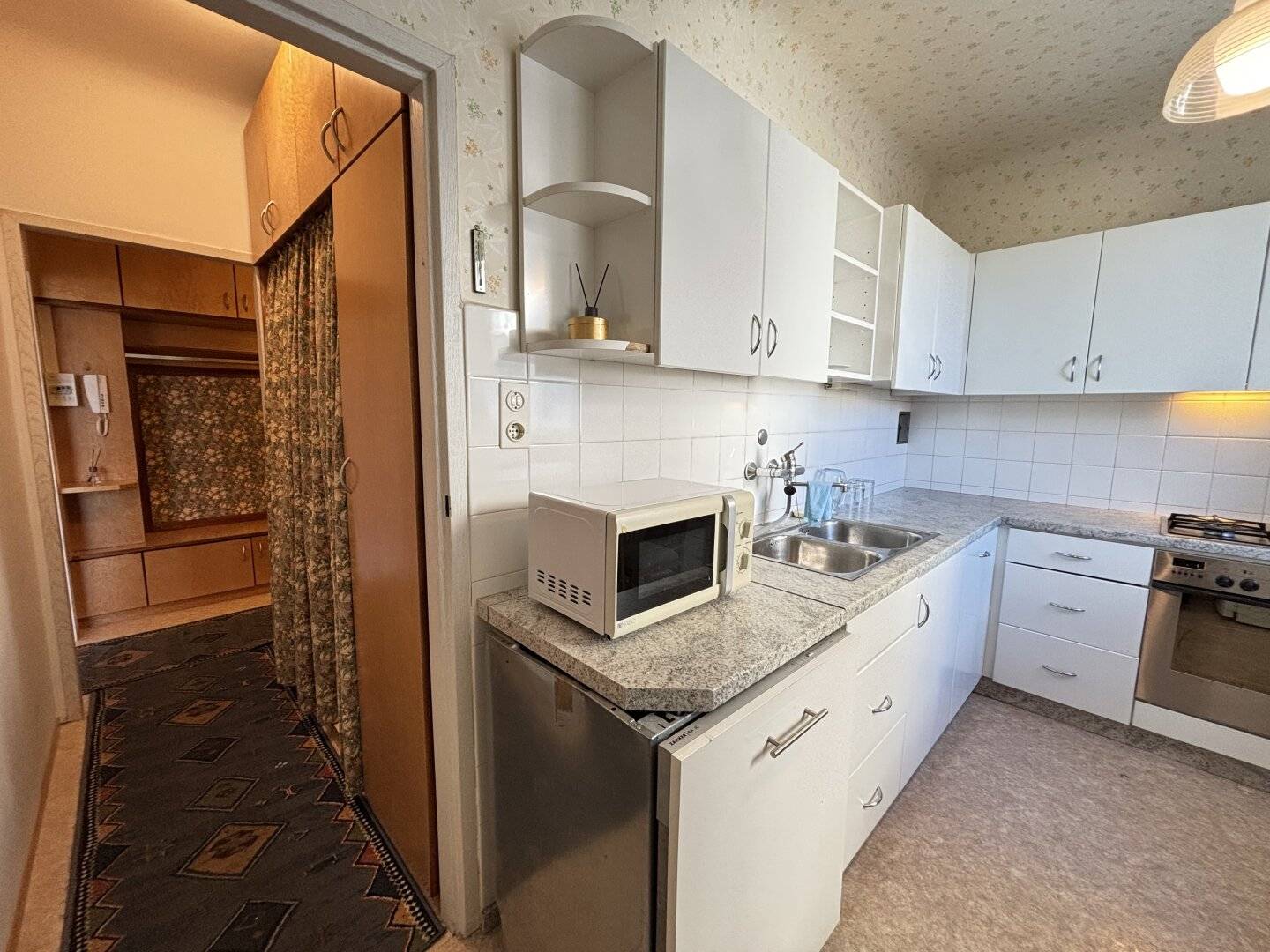 PRICE REDUCTION + IN THE MIDDLE OF ALT-OTTAKRING + PERFECT FOR TWO + LOGGIA + NEXT TO ALT-OTTAKRING CHURCH