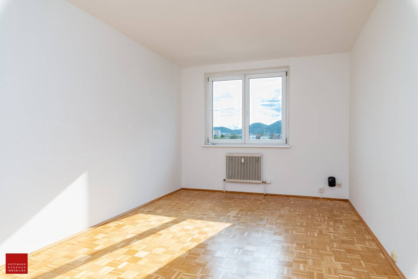 Sunny 2-room apartment with dreamlike distant view
