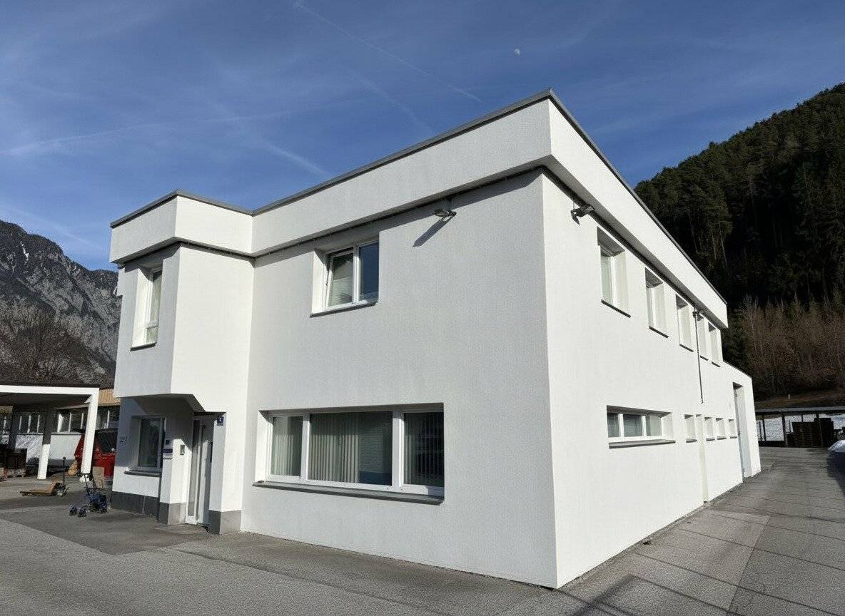 Efficient commercial space for compact businesses, office, storage and flexible use combined | up to 3 parking spaces
