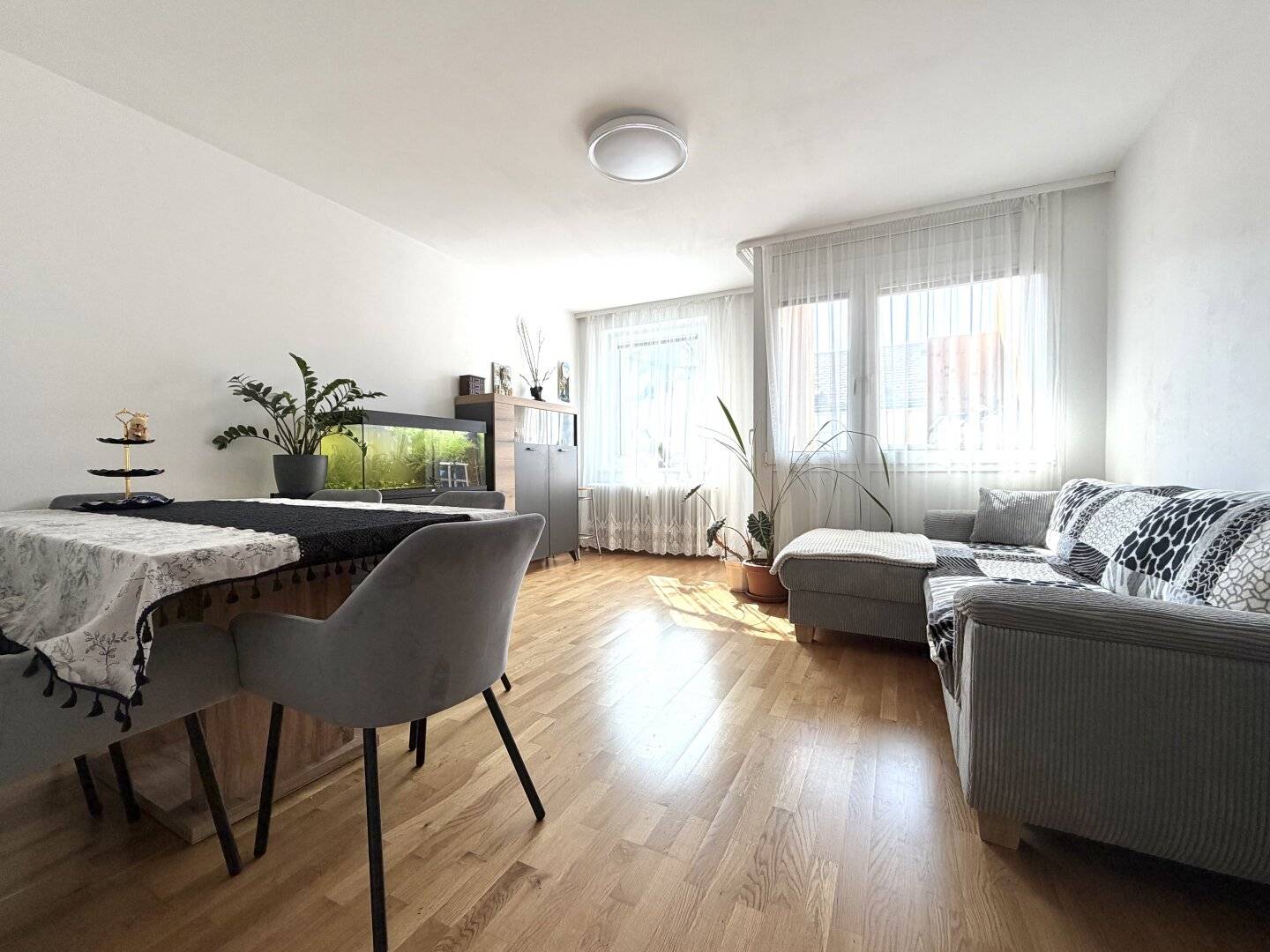 Bright three room apartment with separate kitchen and balcony in quiet location