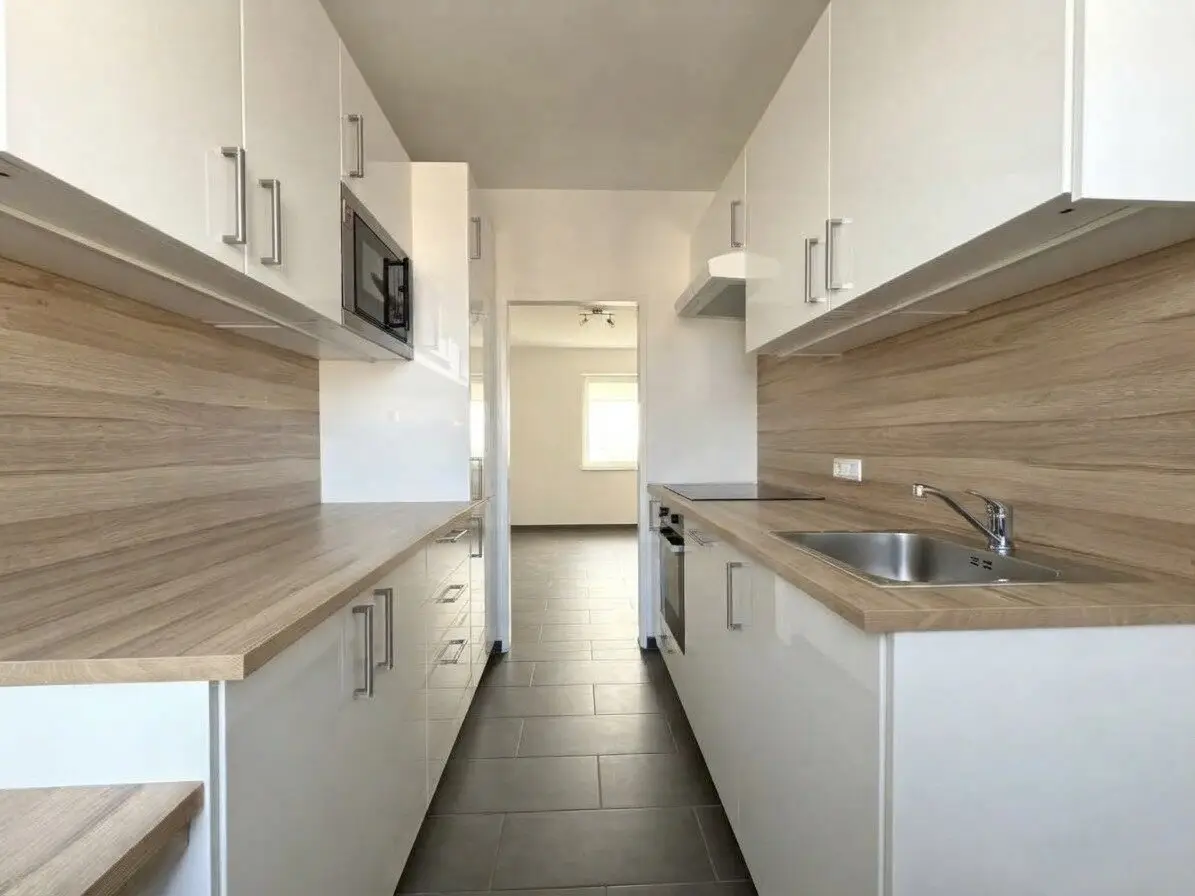 Helle 3-Zimmer-Wohnung mit separater Küche und Balkon in Ruhelage (unmöbliert)