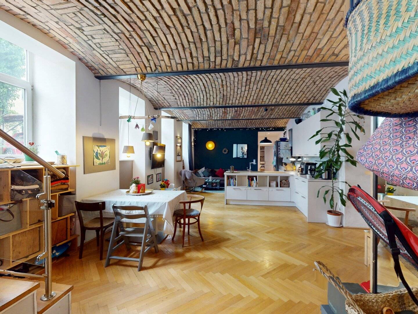 Bright basement jewel, dedication "Workshop": With some effort to rezone or use commercially