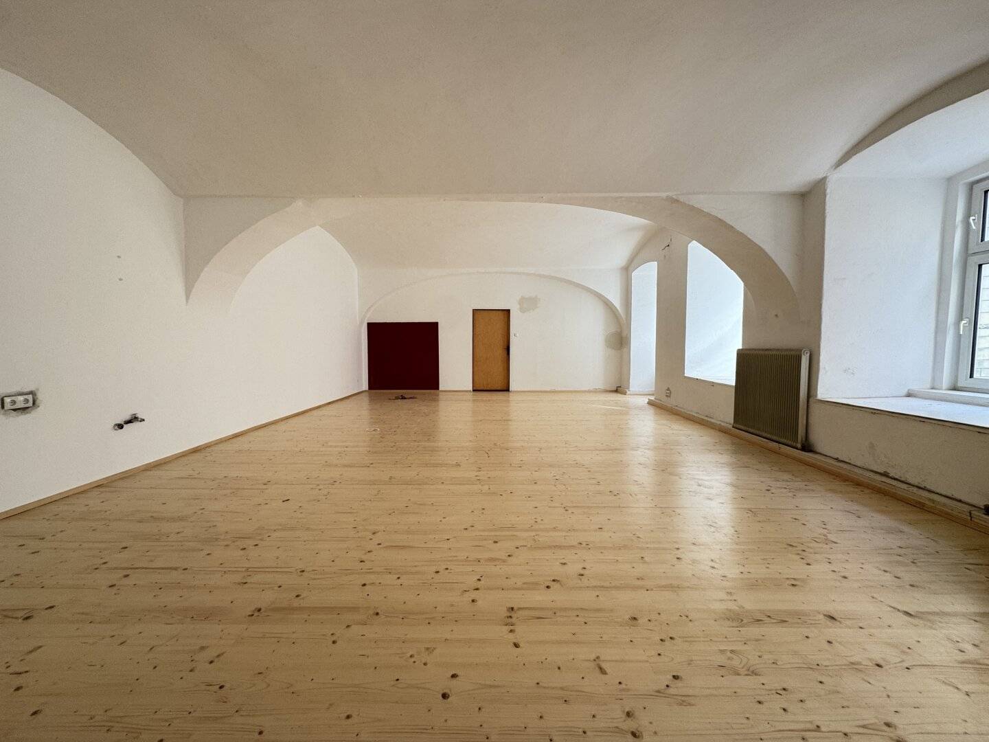 COMMERCIAL SPACE + PRIME LOCATION + QUIET + MARIAHILFER STRASSE!