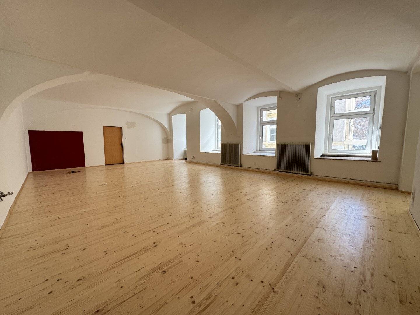 COMMERCIAL SPACE + PRIME LOCATION + QUIET + MARIAHILFER STRASSE!