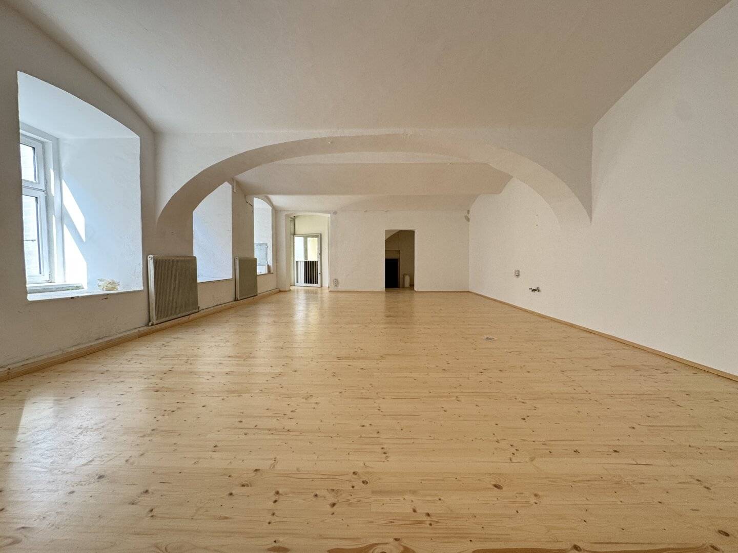 COMMERCIAL SPACE + PRIME LOCATION + QUIET + MARIAHILFER STRASSE!