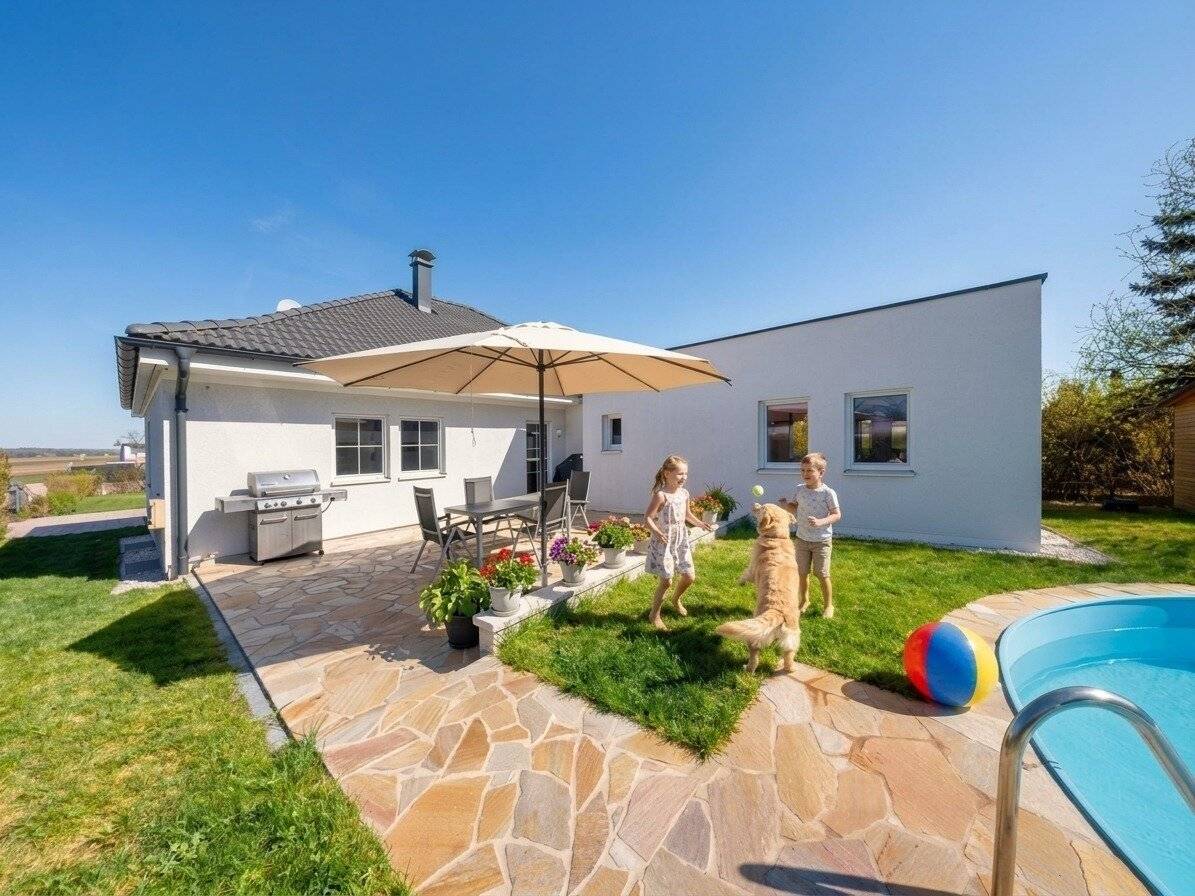 Fels am Wagram/Stettenhof: Bungalow mit riesigem Keller und grooooßem Garten! Ca. 38 Min. von Wien!