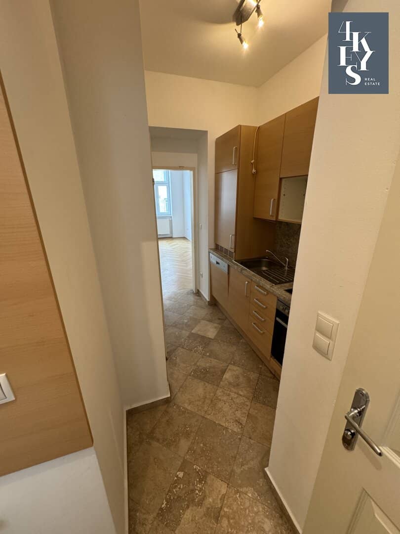 Wonderful one room apartment in a beautiful historic style old building near Hernals train station