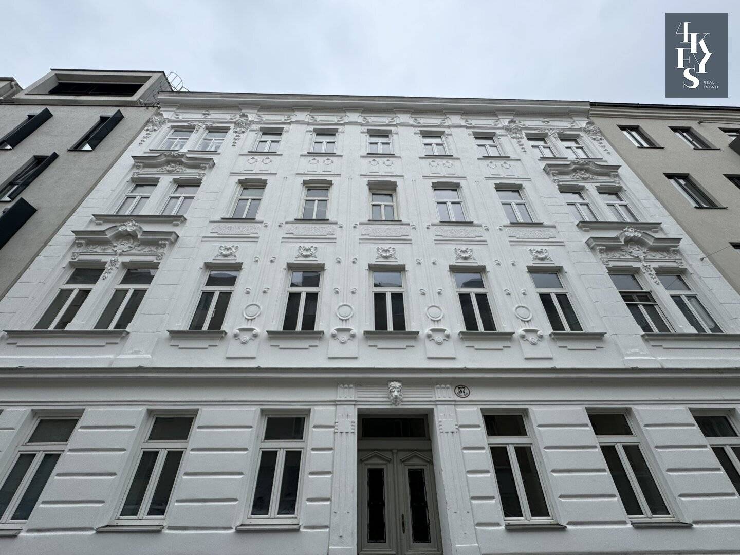 Wonderful one room apartment in a beautiful historic style old building near Hernals train station