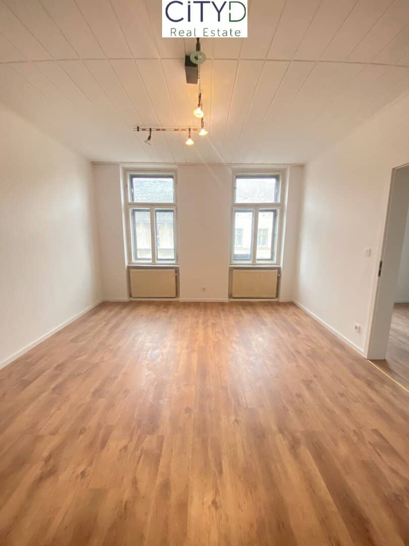 Wonderful 2.5-room old building apartment in central location