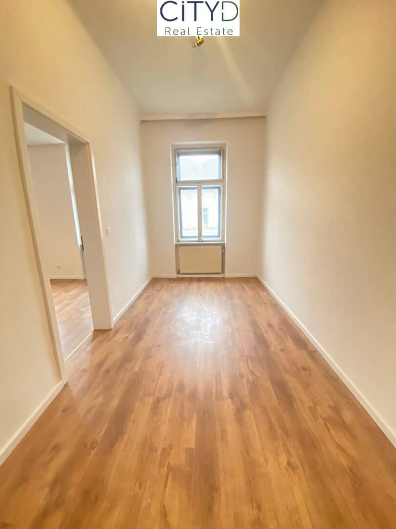 Wonderful 2.5-room old building apartment in central location