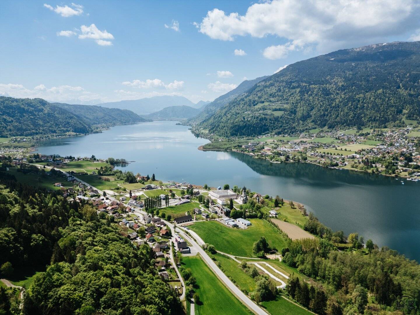 Einmaliges Baugrundstück mit Altbestand und seltener Freizeitwohnsitzwidmung – mit Seeblick am Ossiacher See
