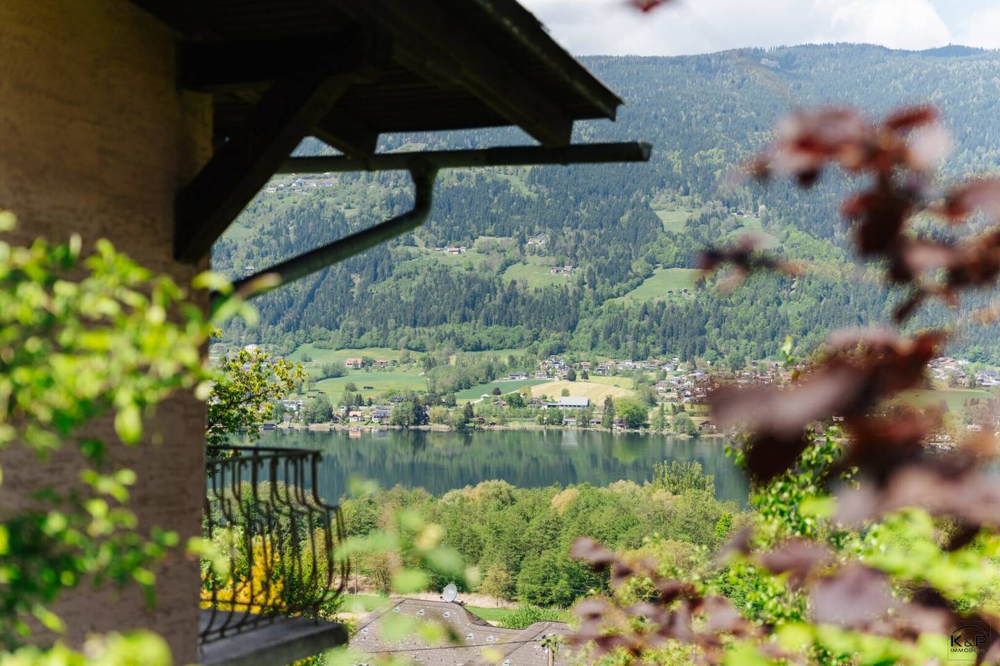 Einmaliges Baugrundstück mit Altbestand und seltener Freizeitwohnsitzwidmung – mit Seeblick am Ossiacher See