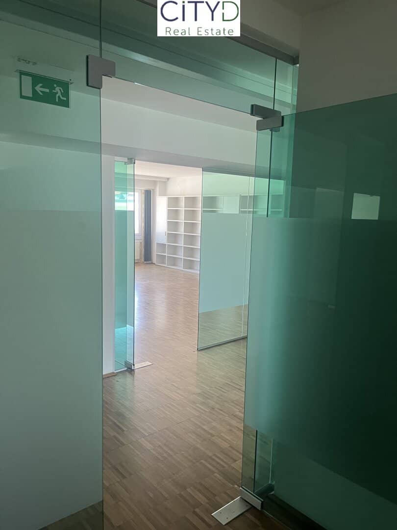 Prime location vacant office entire floor