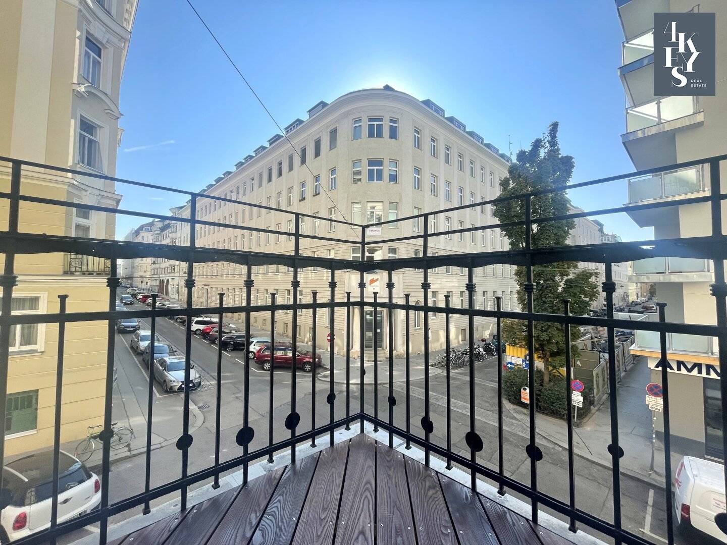 ALTBAULIEBHABER: 2 room apartment with balcony newly renovated