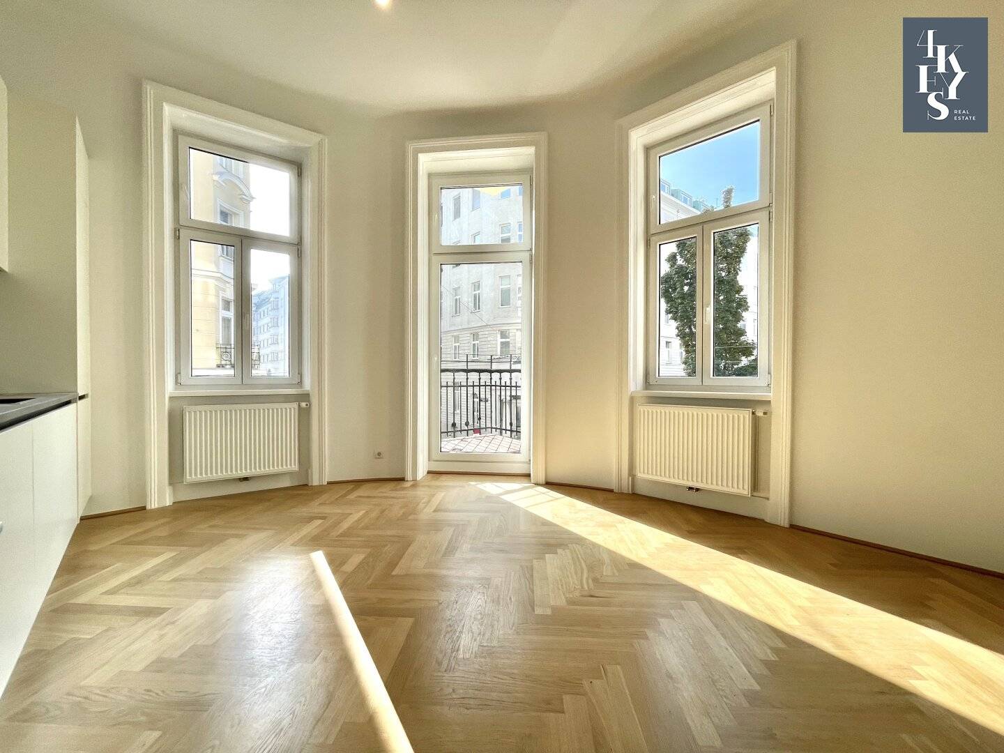 ALTBAULIEBHABER: 2 room apartment with balcony newly renovated