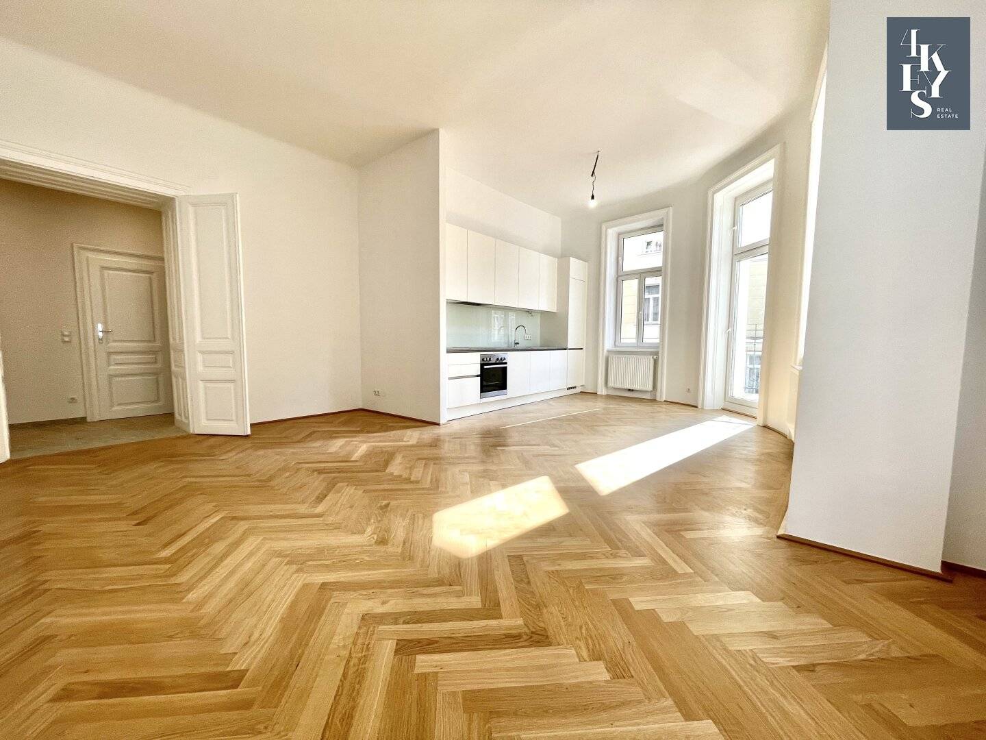 ALTBAULIEBHABER: 2 room apartment with balcony newly renovated