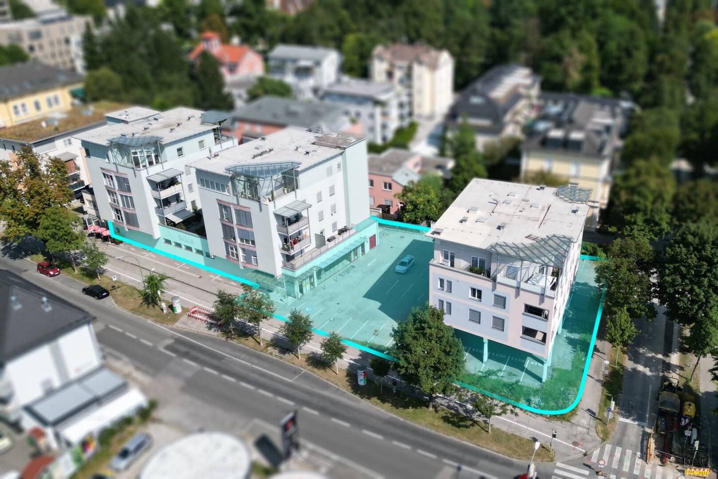 Versatile commercial space for sale with 43 parking spaces, perfect for your business