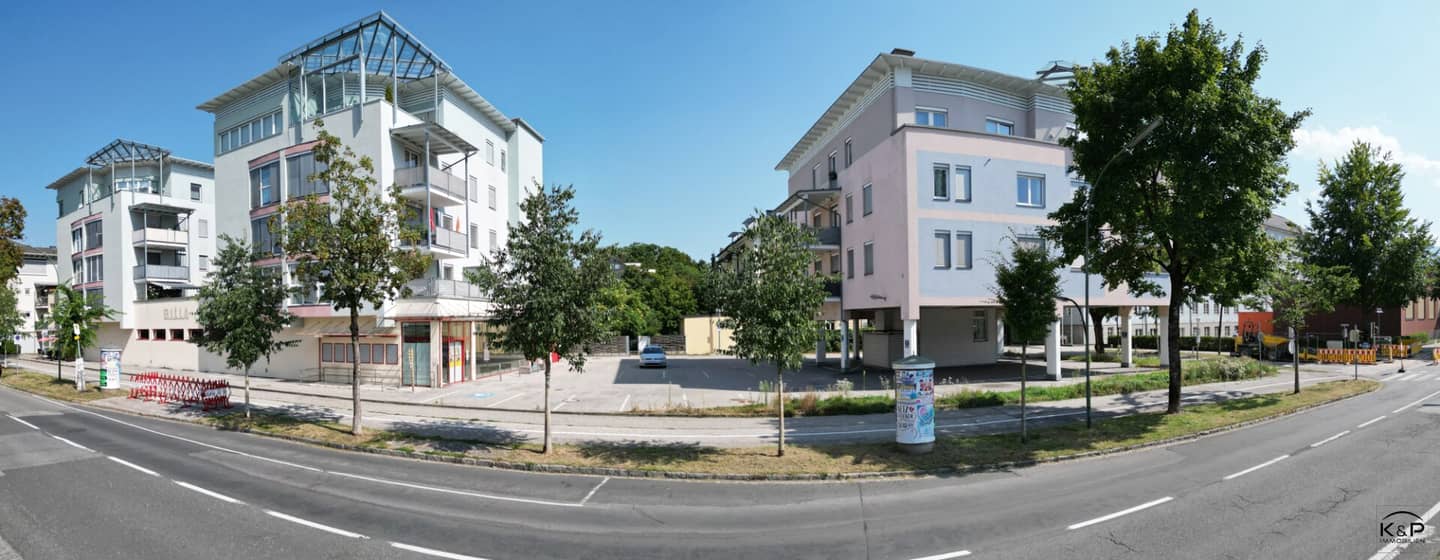 Versatile commercial space for sale with 43 parking spaces, perfect for your business