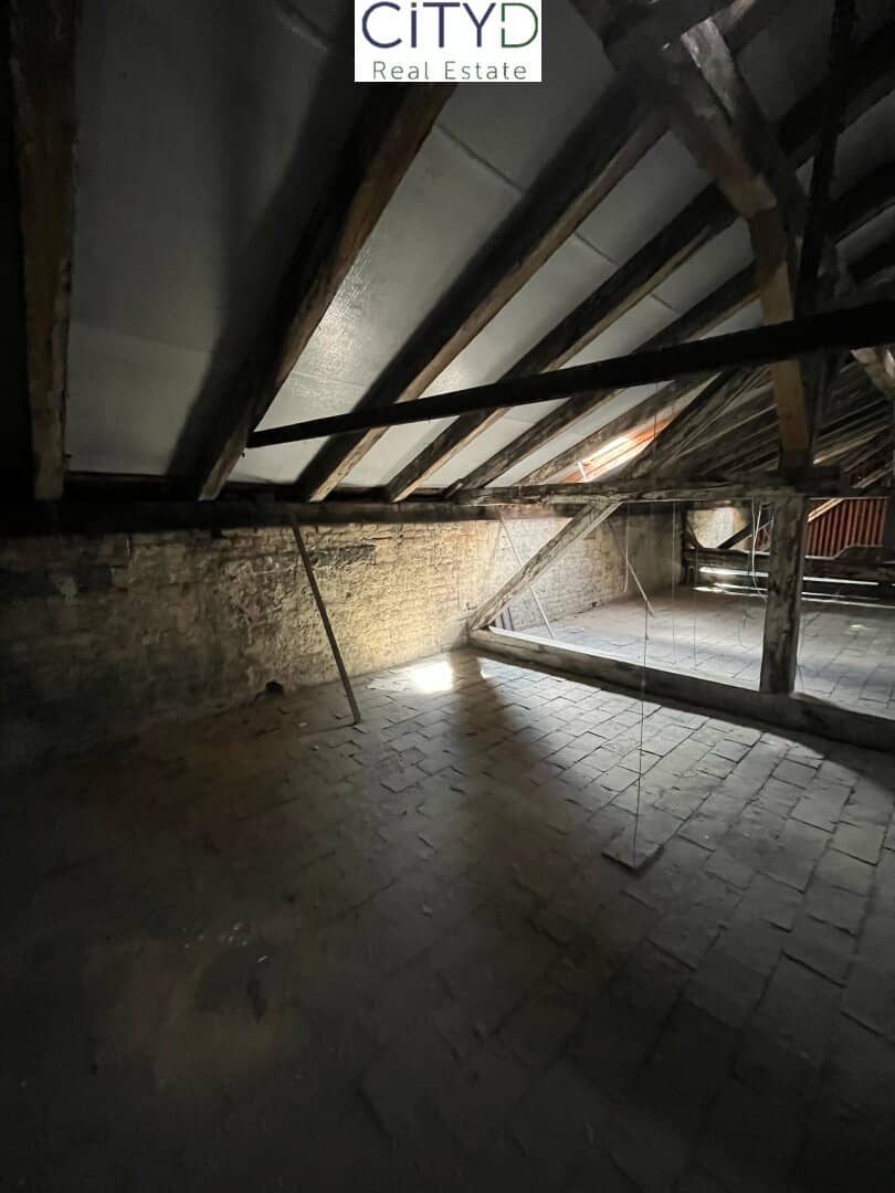 Building permitted raw attic in the 2nd district
