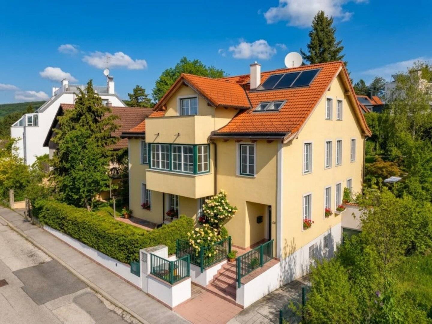 Versatile Generational House with Exceptional Space and XXL Underground Garage in Hietzing