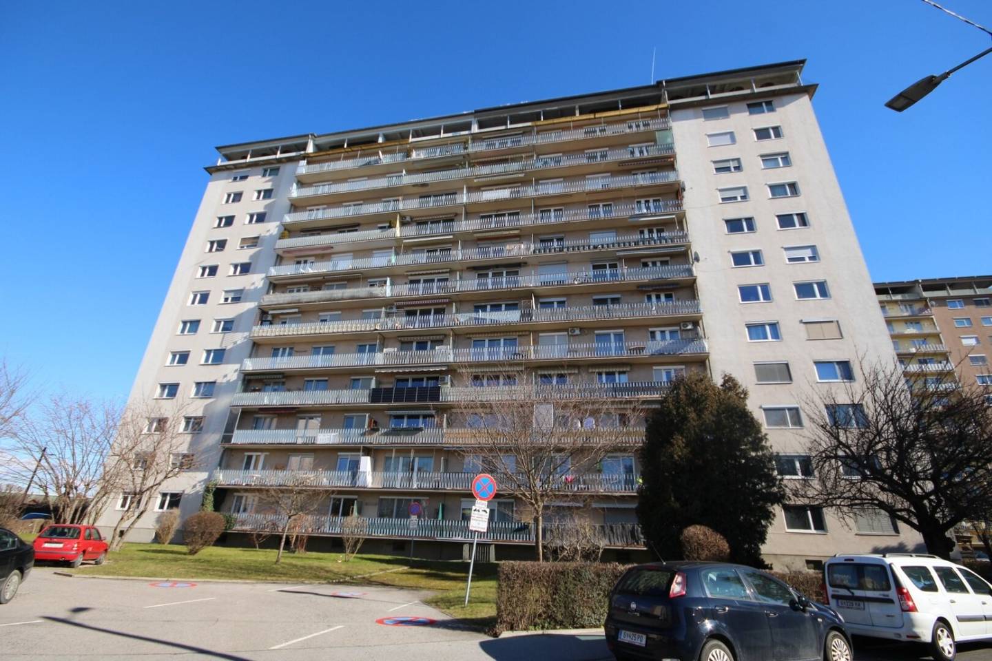 Beautiful 3-room apartment approx. 81 m² with a large balcony of about 12 m² on the fourth floor with a lift Graz-Liebenau only 219,900