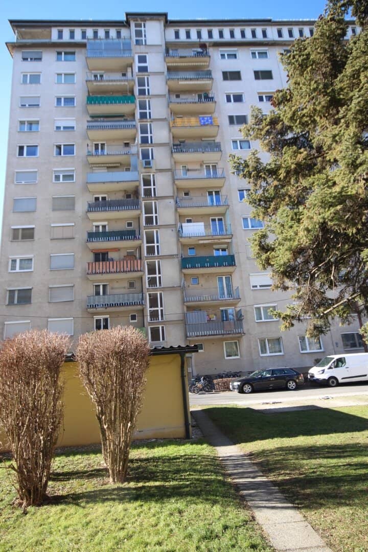 Beautiful 3-room apartment approx. 81 m² with a large balcony of about 12 m² on the fourth floor with a lift Graz-Liebenau only 219,900