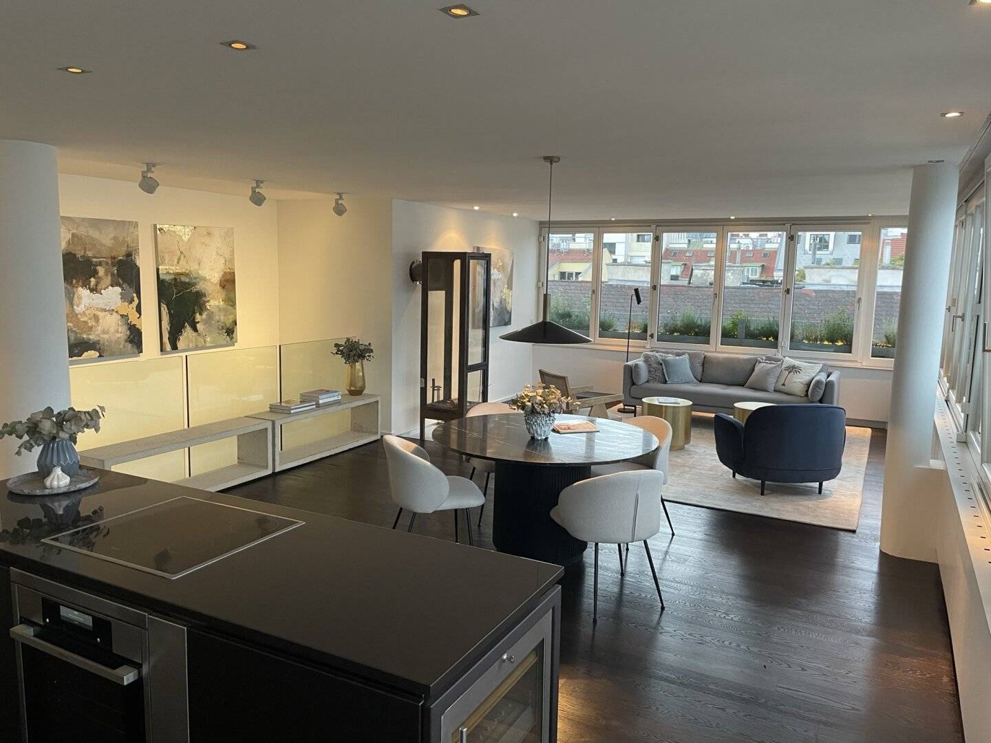 Living above the rooftops: Exclusive design maisonette in the 5th District