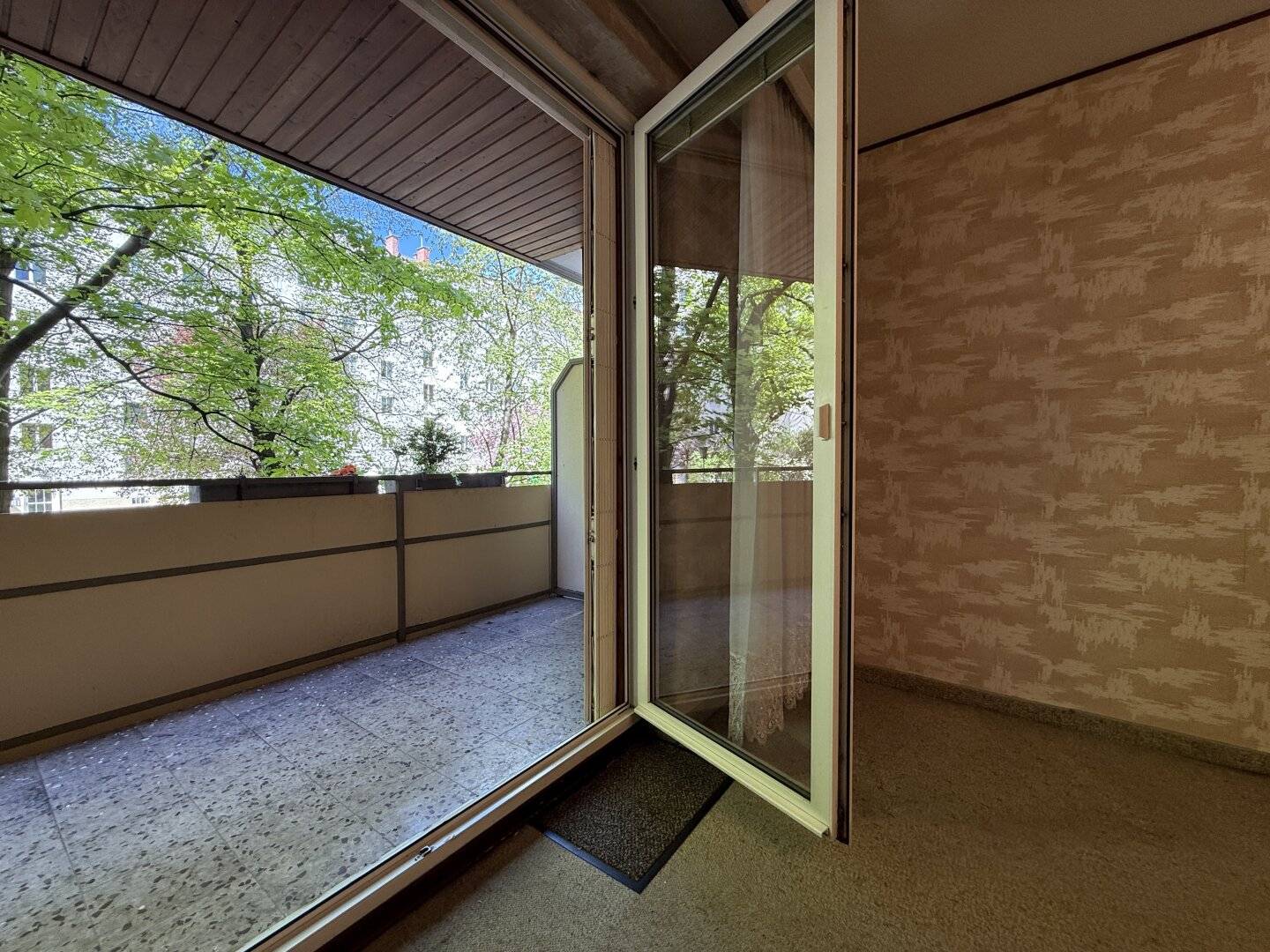 STARKE PREISREDUKTION + PERFEKT für Zwei + LOGGIA Richtung Innenhof + RUHIG + nahe U-Bahn!
