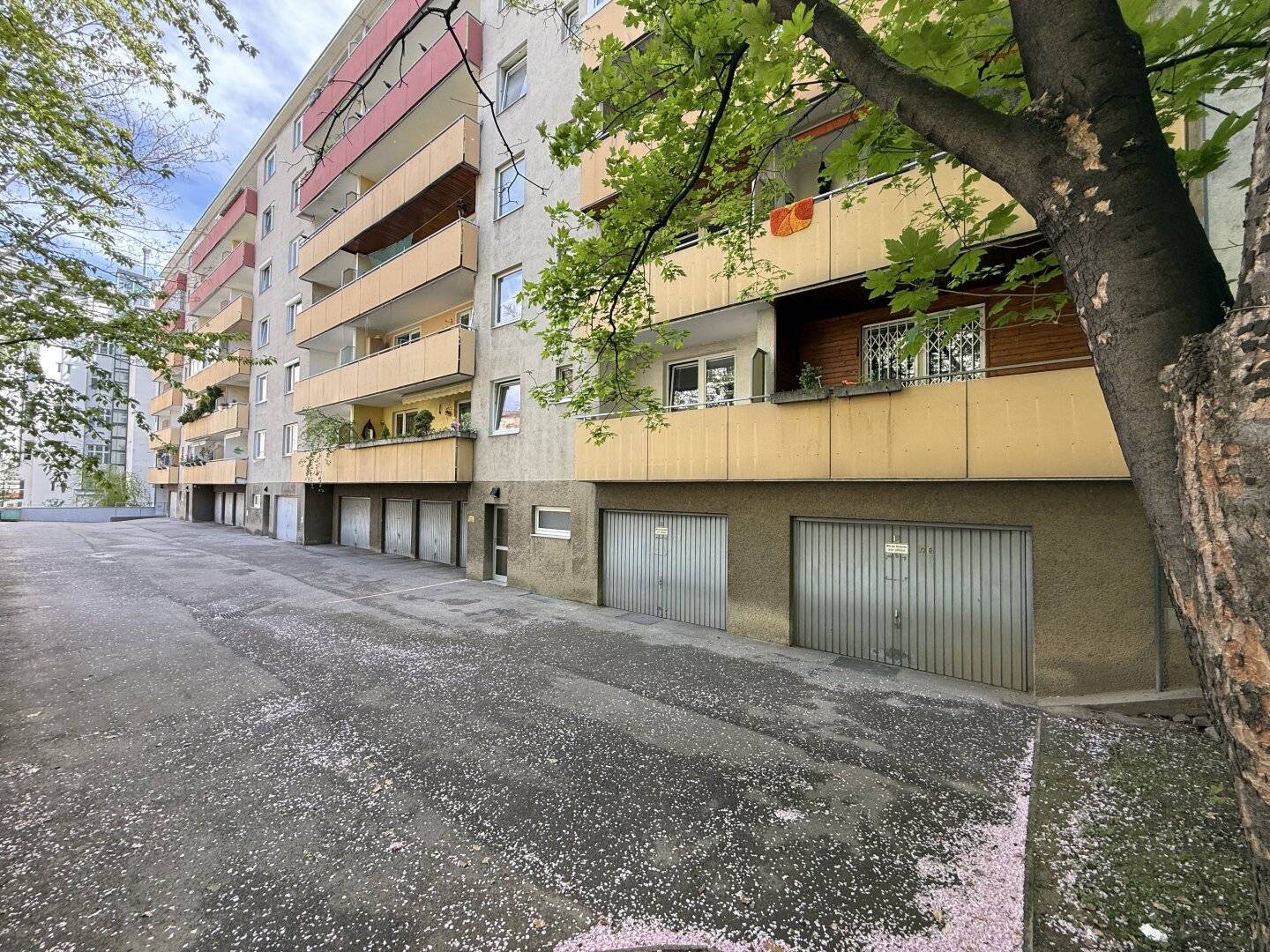 STARKE PREISREDUKTION + PERFEKT für Zwei + LOGGIA Richtung Innenhof + RUHIG + nahe U-Bahn!