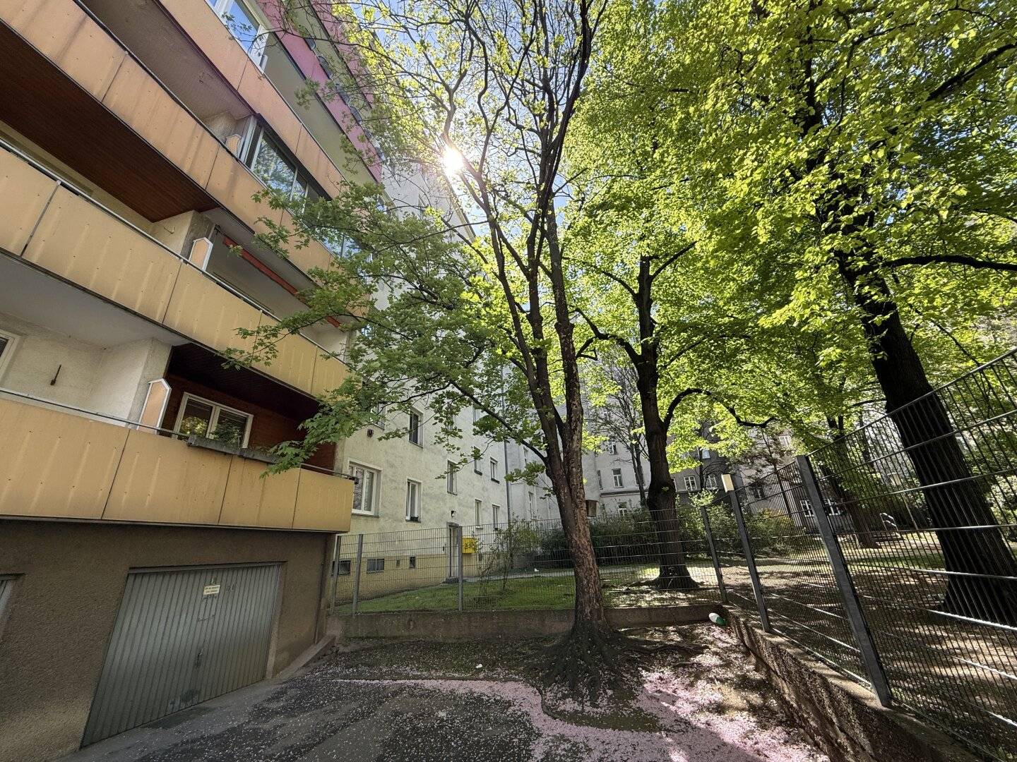 STARKE PREISREDUKTION + PERFEKT für Zwei + LOGGIA Richtung Innenhof + RUHIG + nahe U-Bahn!