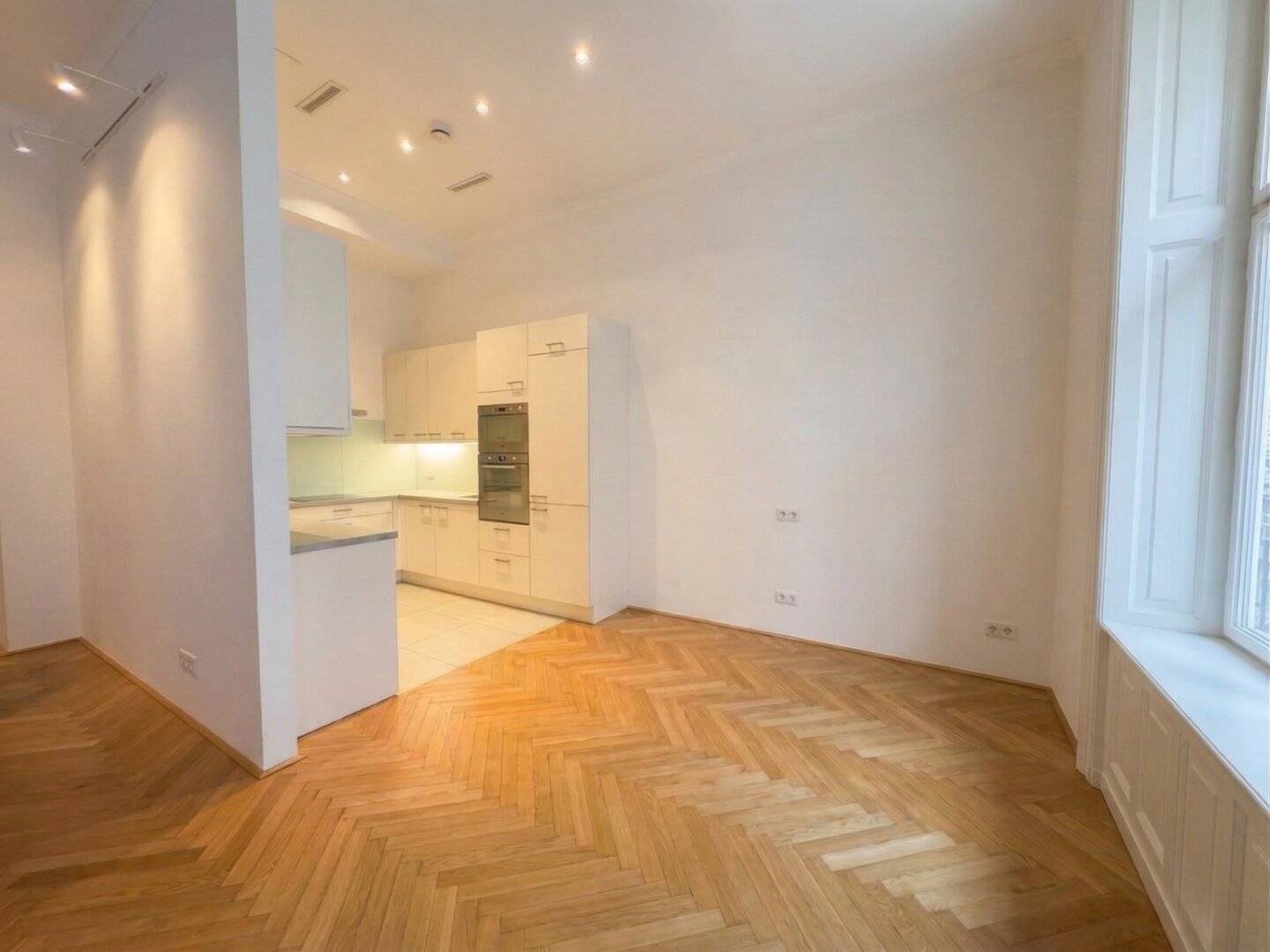 Exclusive Living at Schillerplatz: Spacious 2-Room Period Apartment in the Heart of Vienna