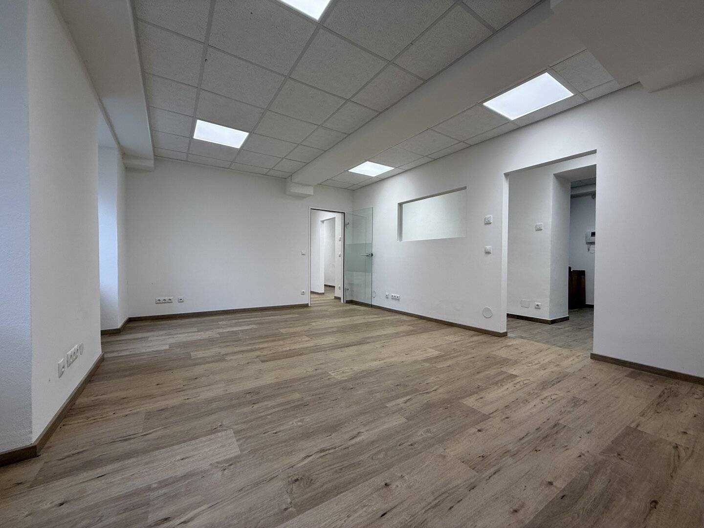 First occupancy after renovation + office + beautiful view into the garden