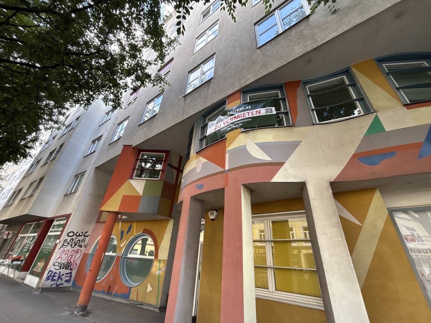 Office or practice near U3 with approx. 100 m² terrace and perfect location, superb infrastructure