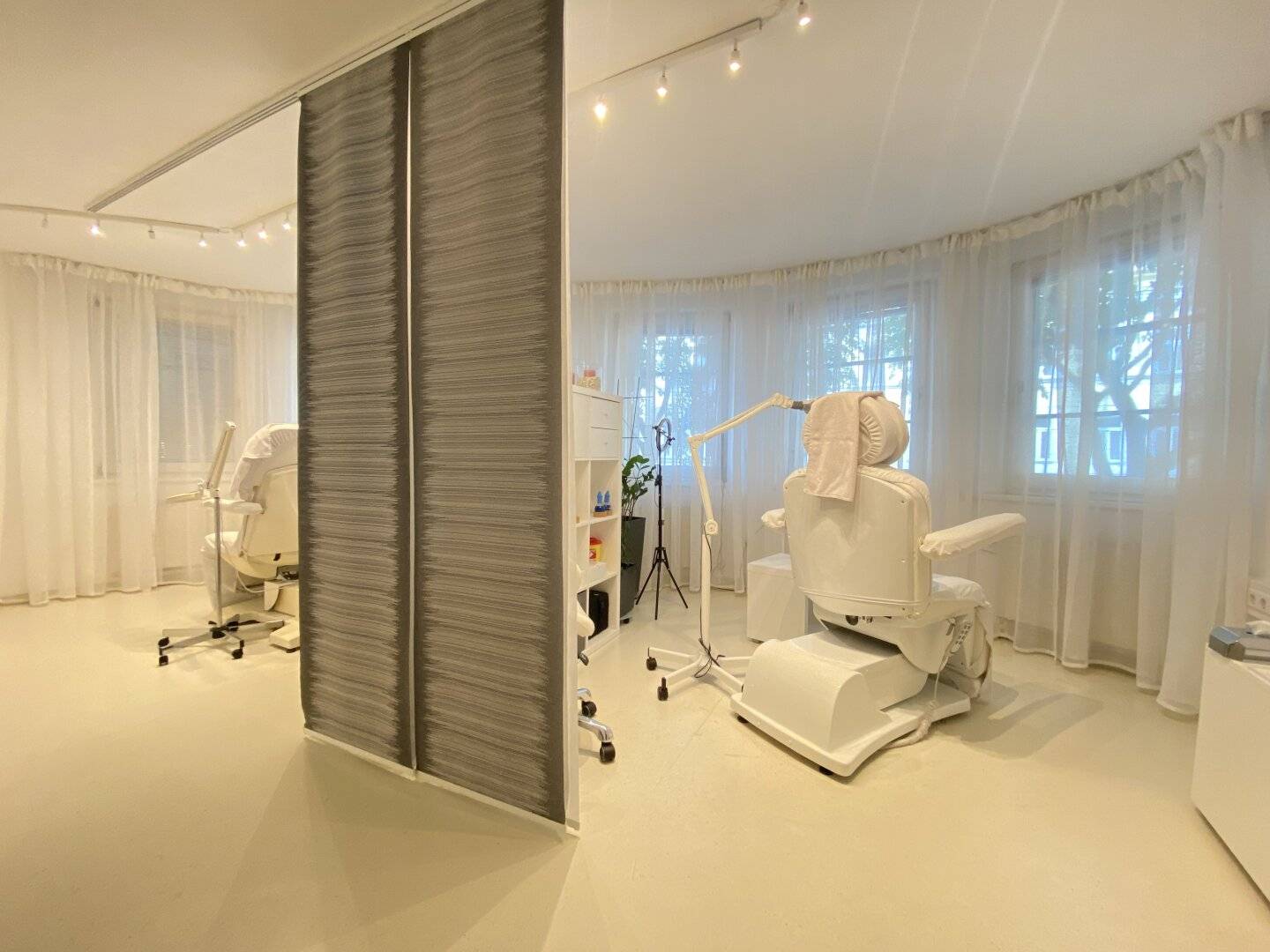 Office or practice near U3 with approx. 100 m² terrace and perfect location, superb infrastructure