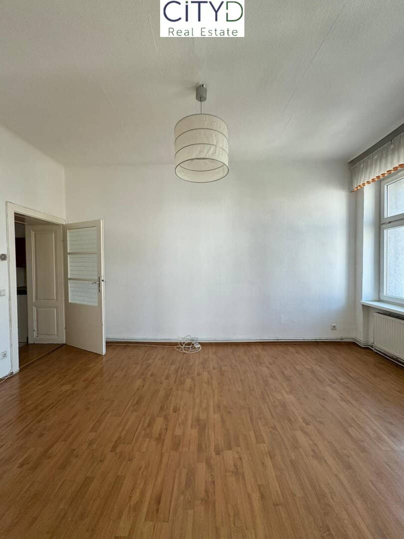 Charming 2 room old building apartment near the center