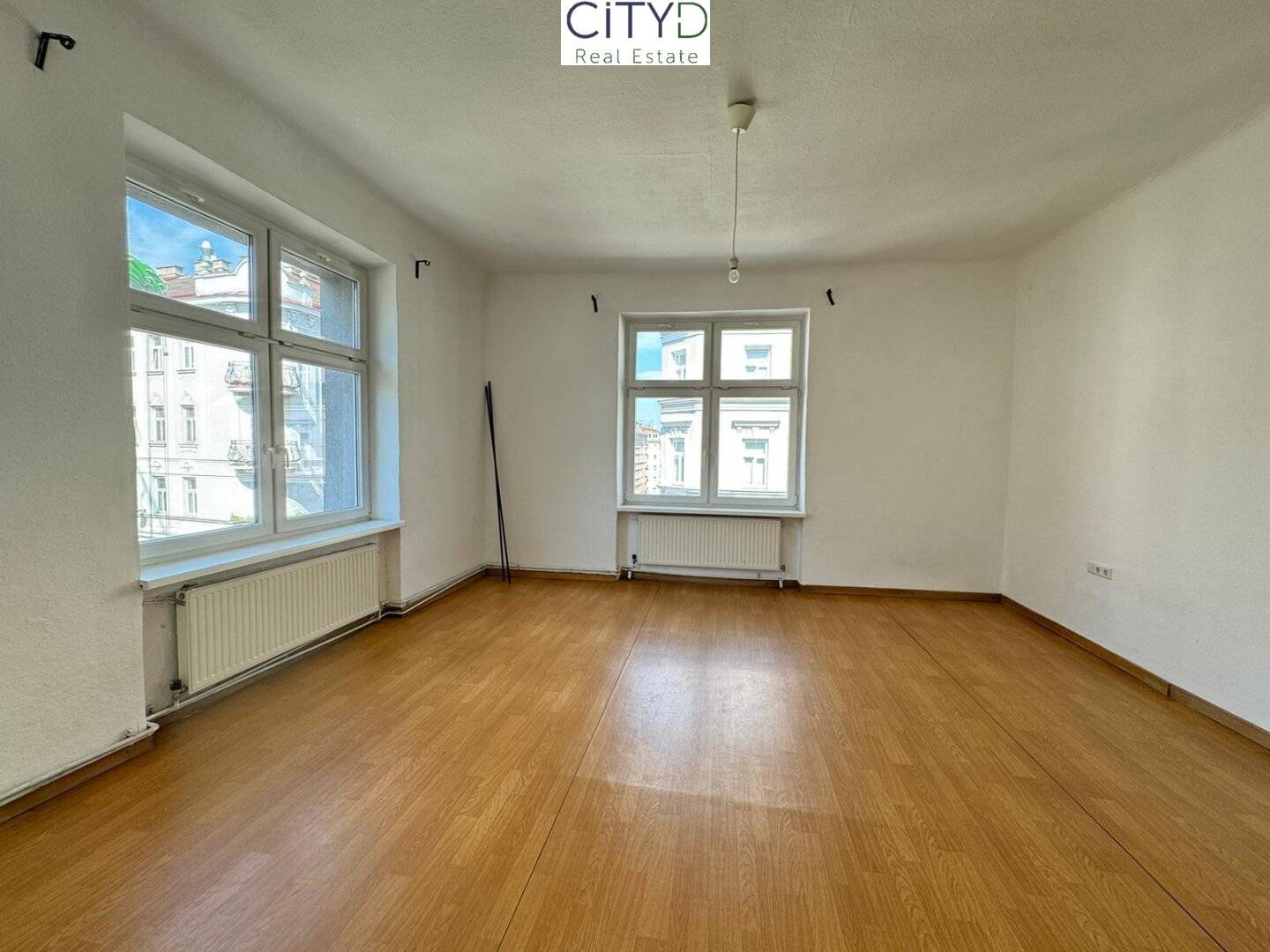 Charming 2 room old building apartment near the center