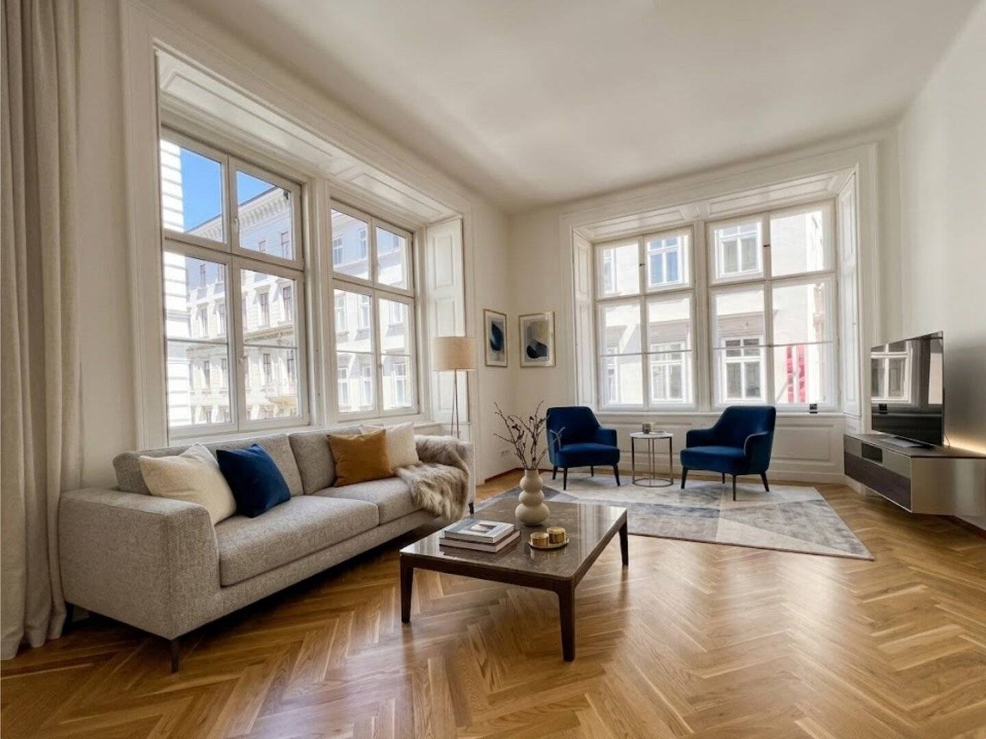 Representative heritage jewel in an absolutely top location in the 1st District