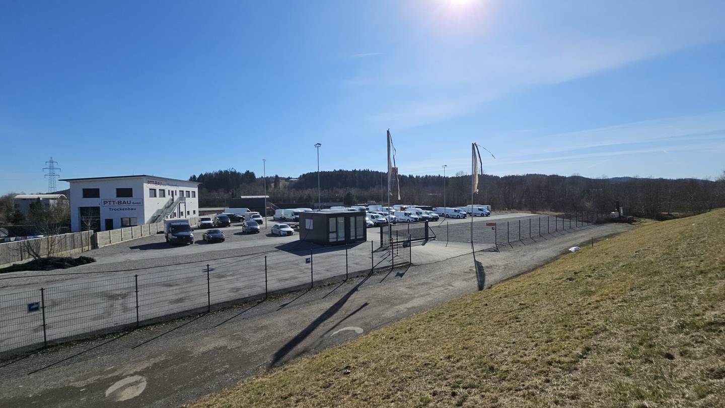 Autoabstellplätze für bis zu 300 Autos, Büro- Container, Toilette, ca. 300 Meter v. Autobahnauffahrt, Gleisdorf bei Graz