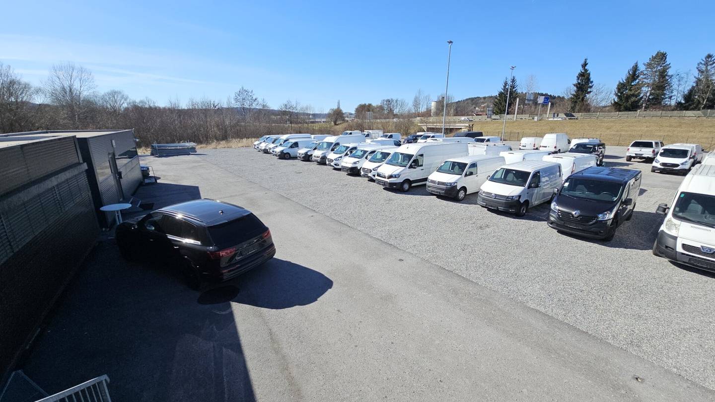Autoabstellplätze für bis zu 300 Autos, Büro- Container, Toilette, ca. 300 Meter v. Autobahnauffahrt, Gleisdorf bei Graz