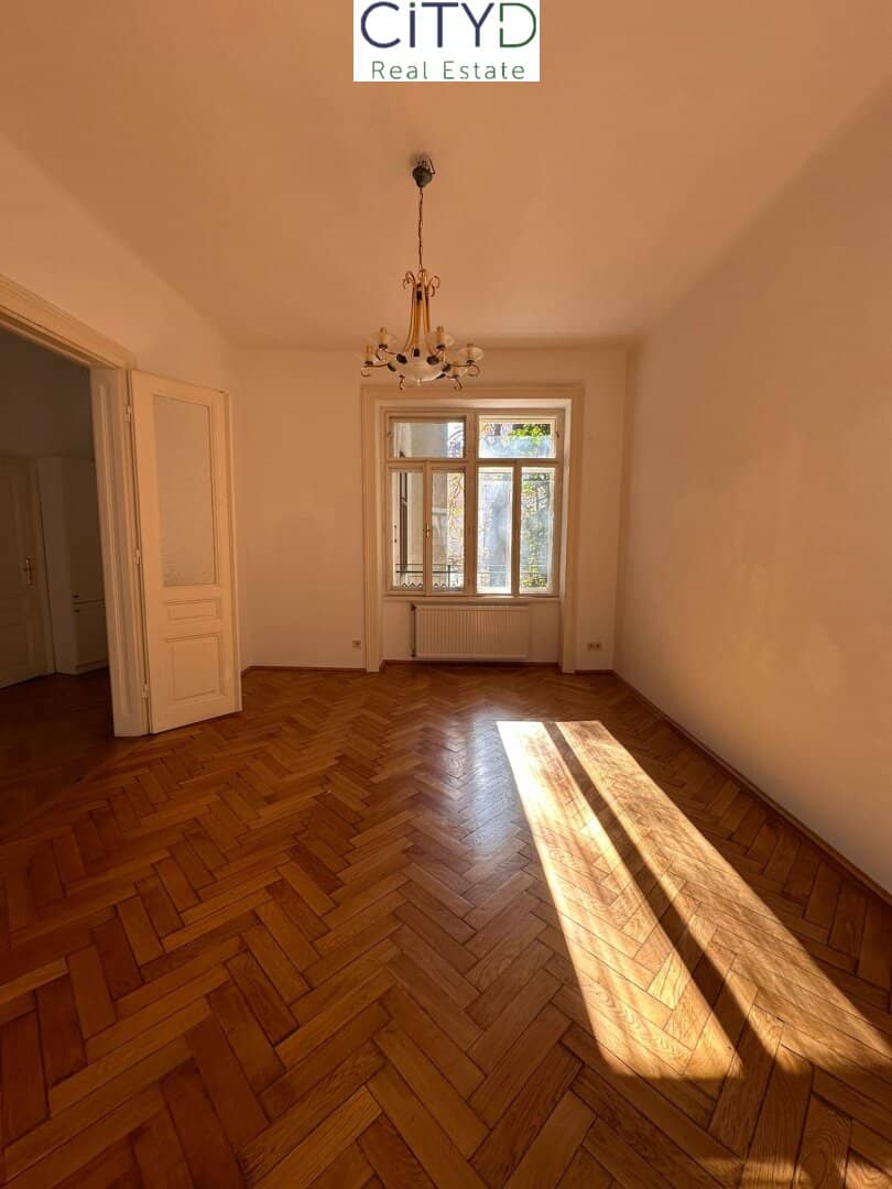LIVING IN WÄHRING 3.5-room period apartment and loggia