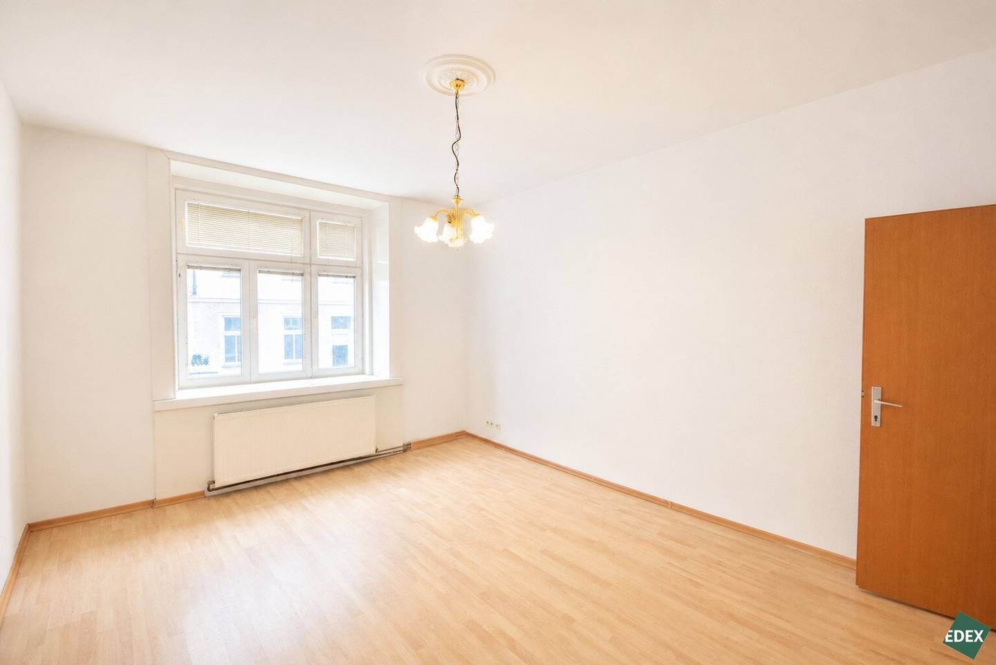 Renovation-ready Altbau apartment in popular Favoriten location