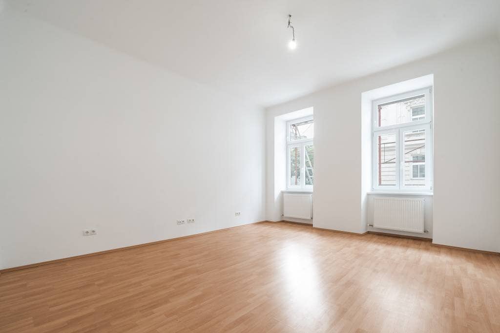 Rarity in Vienna: Newly renovated period apartment with legal Airbnb exemption permit