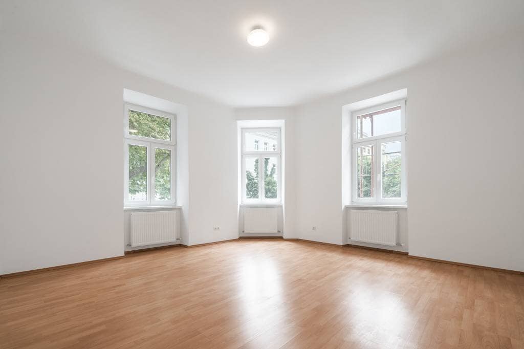 Rarity in Vienna: Newly renovated period apartment with legal Airbnb exemption permit