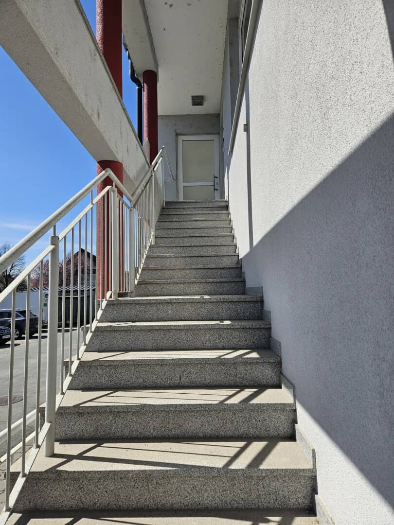 55m² Bürofläche mit Balkon, Kellerabteil + 3 Parkplätzen in Oberpremstätten - perfekt für Ihr Business! Miete: 834,34 € inkl. BK (Netto)