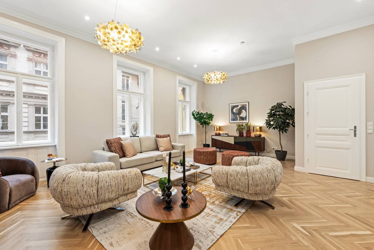 EXKLUSIVE ALTBAUWOHNUNG MIT BALKON UND MODERNEM WOHNKOMFORT