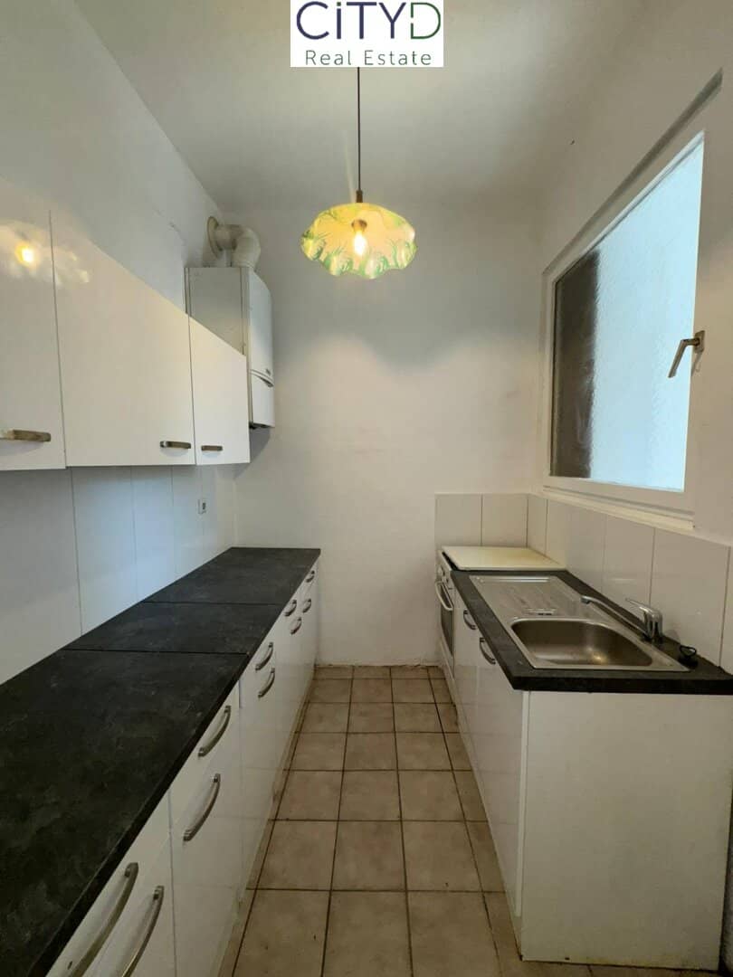 Charming 3 bedroom old building apartment near the center