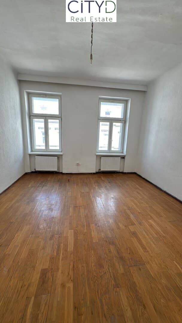 Charming 3 bedroom old building apartment near the center